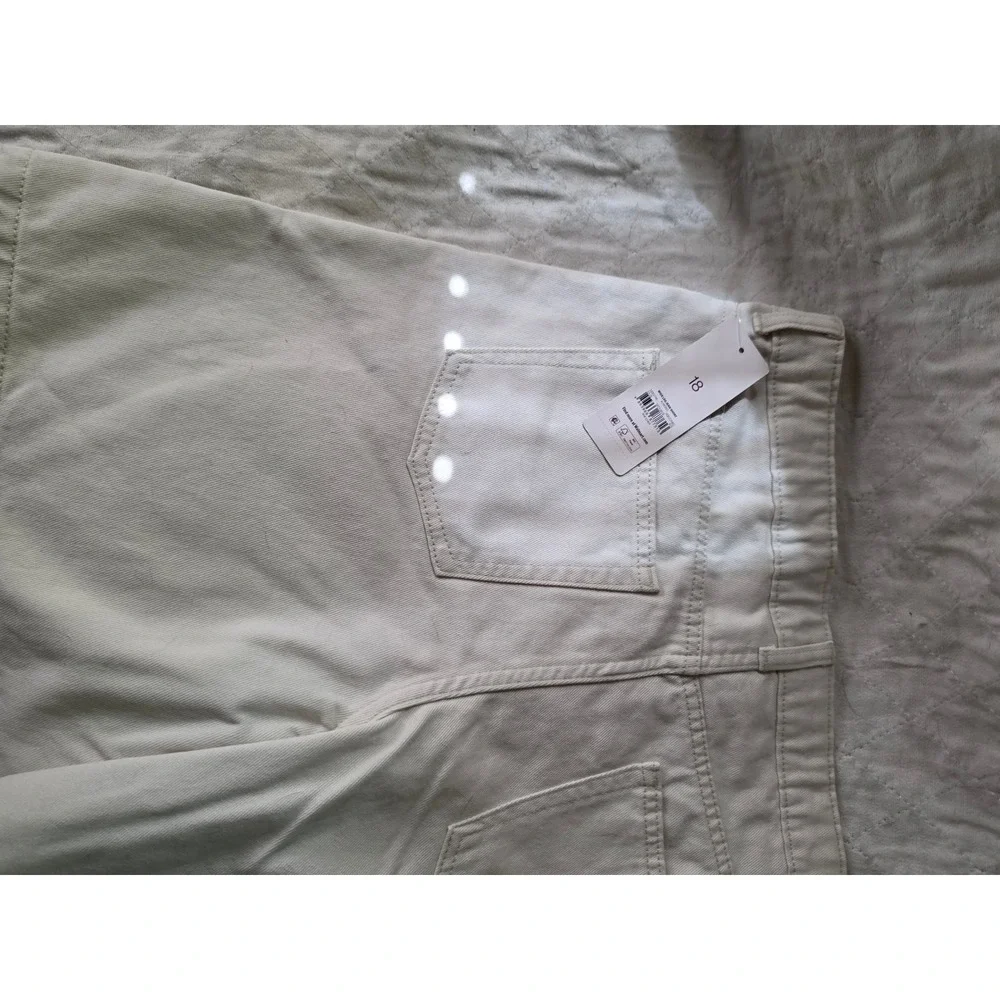Weekend Academy Mens Cream Denim Shorts Size 18 Cotton Off White Casual 5-Pocket
